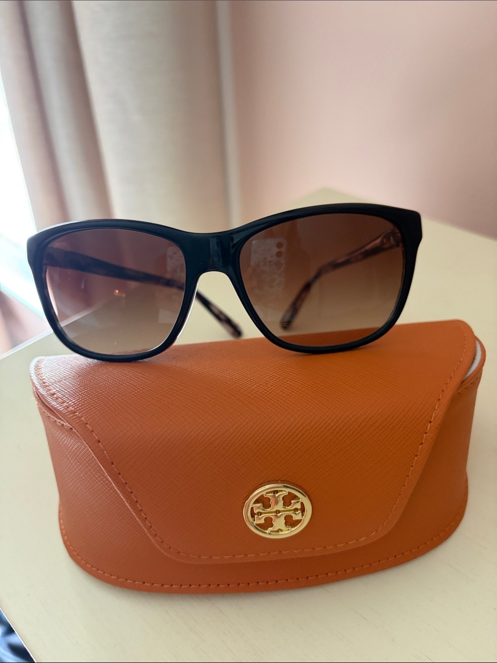 Tory Burch Black Frame Sunglasses with Brown Gradient Lenses